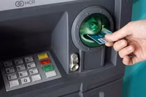 "Chiêu" tiết kiệm trăm nghìn tiền phí giao dịch ATM