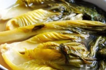 Tủ lạnh nhà ai cũng hay có 3 món này, vứt bỏ càng sớm càng tốt