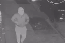 Video: Bước lên xe Uber ở Mỹ, bị sát thủ gí súng vào đầu nã đạn