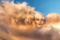 Ảnh đám mây của nam sinh 14 tuổi khiến nhiều người “dựng tóc gáy”