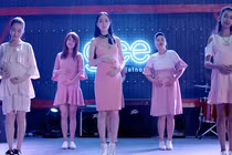 "Glee" tập 21: Angela Phương Trinh khệ nệ bụng bầu hát tặng con gái 