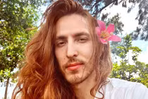 Nam người mẫu dành 7 năm nuôi mái tóc dài hơn 60 cm