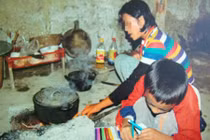 Phụ nữ có HIV chật vật khi tìm kế sinh nhai