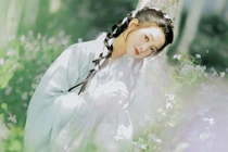 Quý phi dùng nhan sắc mê hoặc hoàng đế để rồi chết vì quá đẹp