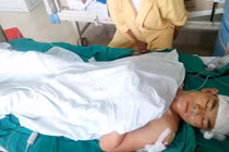 Ca sĩ bị chém gục giữa đường vì mâu thuẫn lúc đi tiểu tiện