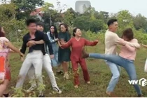 Hậu trường cảnh Phương Oanh dạy dỗ em trai Thy trong "Hương vị tình thân"