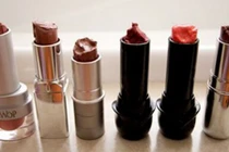 Mách bạn những mẹo tái chế mỹ phẩm