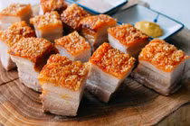 Video: Cách làm thịt heo quay bằng nồi chiên không dầu ngon không cưỡng nổi