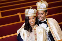 Đi hộp đêm, cô gái Mỹ không ngờ thành công chúa châu Phi