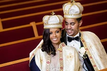 Đi hộp đêm, cô gái Mỹ không ngờ thành công chúa châu Phi