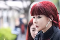 “Nữ hoàng dao kéo” bất lực khi tìm cách “giấu” vòng 1