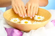 "Bỏ túi" 4 mẹo nhỏ để đôi tay luôn mềm mại