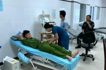 Từ dòng cầu cứu trên Facebook, 30 Cảnh sát Cơ động "đổ bộ" bệnh viện