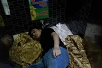 Đưa tay vào bồn cầu để "cứu" iPhone 8, chàng trai nhận kết đắng