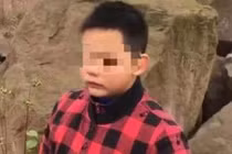 Bé trai 10 tuổi hoảng sợ đến báo cảnh sát vì bị giật balo