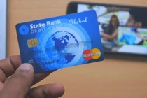 Cho bạn mượn thẻ ATM, cô gái trẻ bị vướng vào vụ lừa đảo tiền tỷ