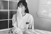 Song Hye Kyo đăng ảnh "em chưa 18" khi ông xã Song Joong Ki vắng nhà