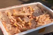 Chân gà khổng lồ, 400 ngàn/kg vẫn cháy hàng