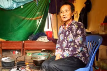 Sự thật về người mẹ "điên" dưới chân núi Sóc Sơn