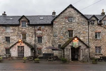 Bạn có dám ngủ qua đêm tại 7 ngôi nhà ma ám rùng rợn này?