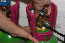 Bí kíp tiết kiệm tiền gas khi nấu ăn "chuẩn không cần chỉnh"