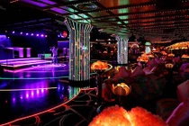 Góc khuất trong hộp đêm nổi tiếng bậc nhất Hồng Kông