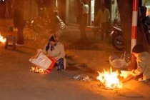 Màn đối đáp "đang chờ người nhà gửi tiền xuống" gây bão mạng