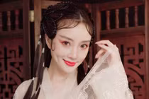 Lý Tiểu Lộ bị chê giống 'dâm phụ' trong tạo hình cổ trang