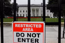 Người đàn ông trèo rào vào Nhà Trắng để hỏi Trump cách lấy vợ