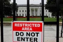 Người đàn ông trèo rào vào Nhà Trắng để hỏi Trump cách lấy vợ