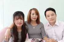Dân mạng "nổi đóa" vì "hành động ngông cuồng" của cô dâu 62 tuổi