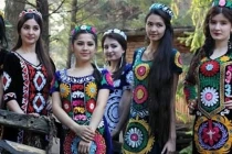 Đất nước cái gì cũng thiếu nhưng phụ nữ dư thừa sắc đẹp