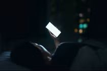 Tin nhắn anh ấy gửi cho vợ cũ khiến tôi quặn thắt lòng