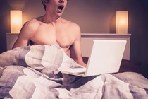 Mấy tháng liền chồng không "đụng chạm", vợ sốc khi biết nguyên nhân