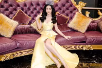 Bị chê mặc xấu, sến sẩm và lỗi mốt, Lê Âu Ngân Anh "nổi đóa" đáp trả