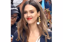 12 màu son đỏ được sao Hollywood yêu thích năm 2017