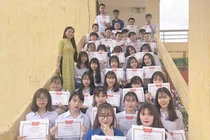 Trầm trồ lớp học 'toàn gái xinh', ai cũng có giấy khen 