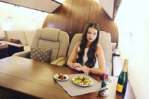 Gái xinh đua nhau chi tiền "sống ảo" trên máy bay cá nhân