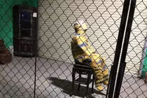 Chống trộm kiểu "xác ướp trở về", chủ nhà ngất xỉu có ngày