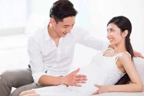 Sững sờ phát hiện chồng lưu nhiều ảnh khỏa thân của nam giới