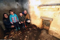 Đào đất xây nhà kho, phát hiện kiến trúc cổ thú vị