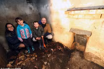 Đào đất xây nhà kho, phát hiện kiến trúc cổ thú vị