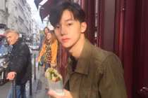 Nam tiếp viên Hàn khiến chị em "chết đứ đừ" vì đẹp như tài tử