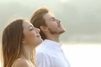 Khổ sở vì bạn trai ghen tuông, dằn vặt về quá khứ