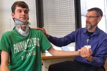 Vụ tai nạn hy hữu khiến người đàn ông "đứt đầu từ bên trong"