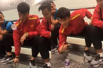 Video: Bùi Tiến Dũng thể hiện tài lẻ cực đỉnh khiến đồng đội trầm trồ