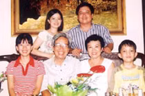 Vì sao NSƯT Chí Trung nói về vợ rất nhiều nhưng hiếm khi nói về mẹ?