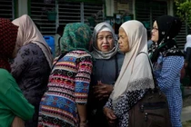 Video: Thị trấn phạt tiền người dân buôn chuyện