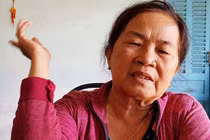 Video: Bà Tuyết kể lúc phát hiện em gái lõa thể trong nhà vệ sinh