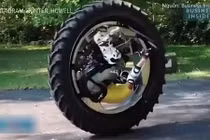 Video: Cận cảnh siêu môtô 1 bánh giá 8.500 USD tốc độ tới 160 km/h